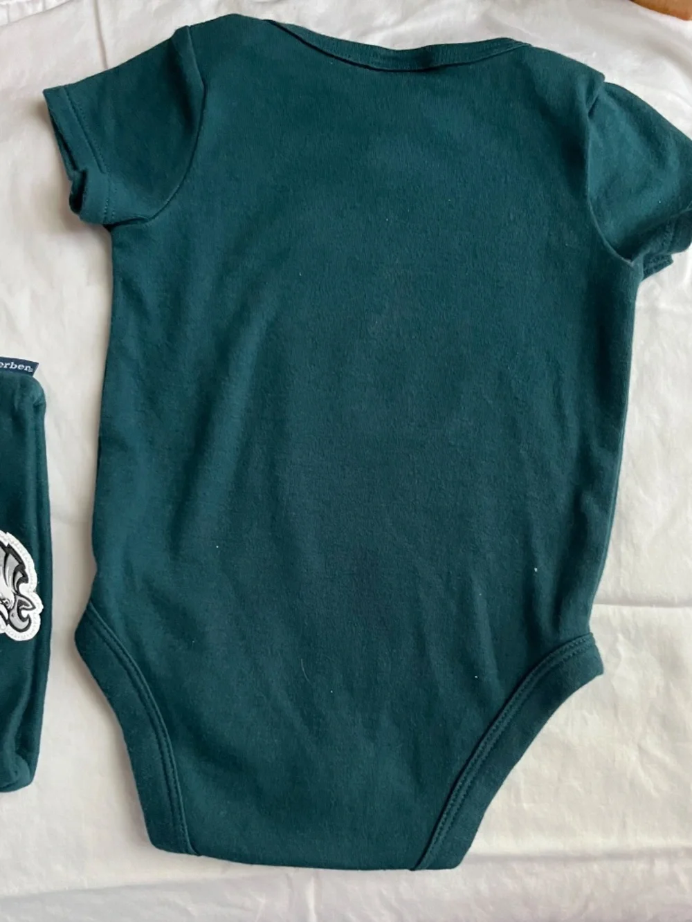 Philadelphia Eagles baby onesie & hat to 3 months reen NFL sports baby clothes